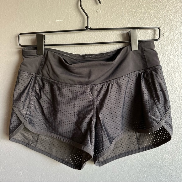 Lululemon black mesh workout shorts size 4 - Picture 1 of 5